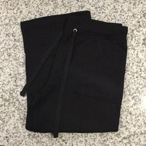 G.W. Sport Size Small Black Stretch Capris